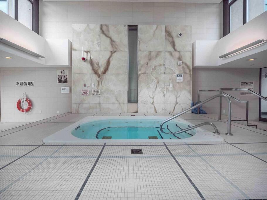 Lakeview Condo In Downtown With Free Parking. Toronto Exterior foto